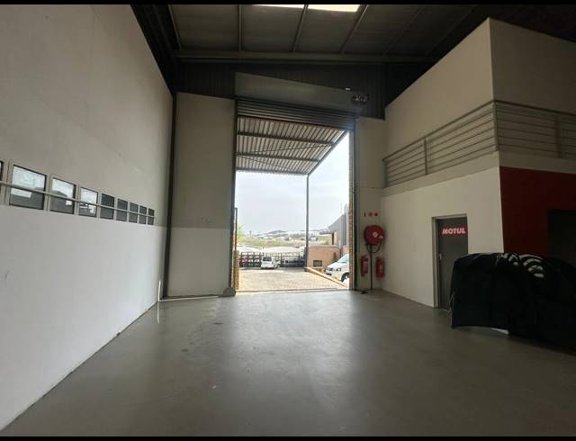 615M² WAREHOUSE TO LET IN KYALAMI